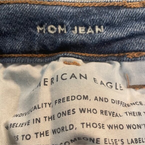 AMERICAN EAGLE Stretch High-Rise Button-Fly Mom Jeans - Size 2 Short - Picture 8 of 10